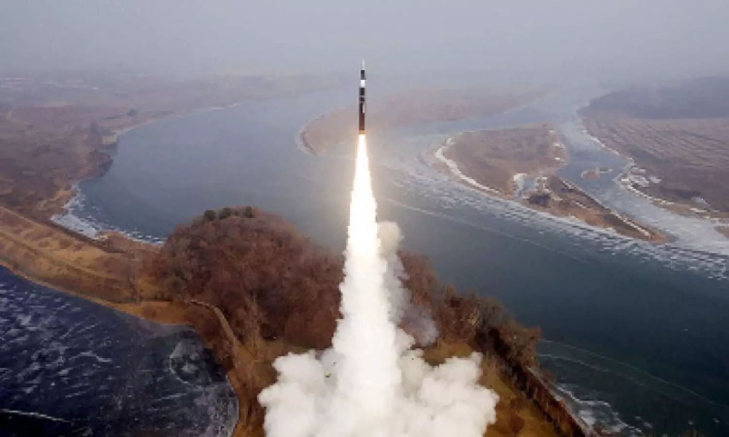 ആശങ്ക ശക്തം; ബാ​ലി​സ്റ്റി​ക് മി​സൈ​ൽ വിക്ഷേപിച്ച് ഉത്തര കൊറിയ