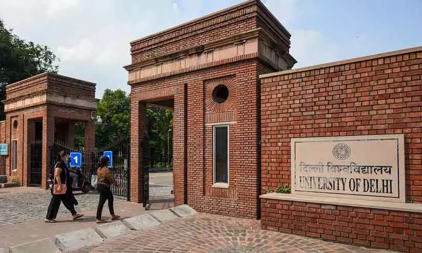 ഫീസ് വർധിപ്പിക്കാനൊരുങ്ങി ഡൽഹി സർവകലാശാല; വിദ്യാർത്ഥികൾക്ക് തിരിച്ചടിയാകുമോ?