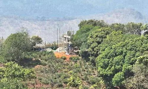 പരുന്തുംപാറ കൈയേറ്റഭൂമിയിൽ​ കുരിശ് നിർമാണം