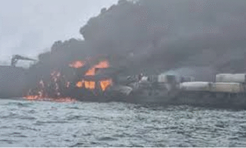 കപ്പലുകൾ കൂട്ടിയിടിച്ച് 32 പേർക്ക് പരിക്ക്