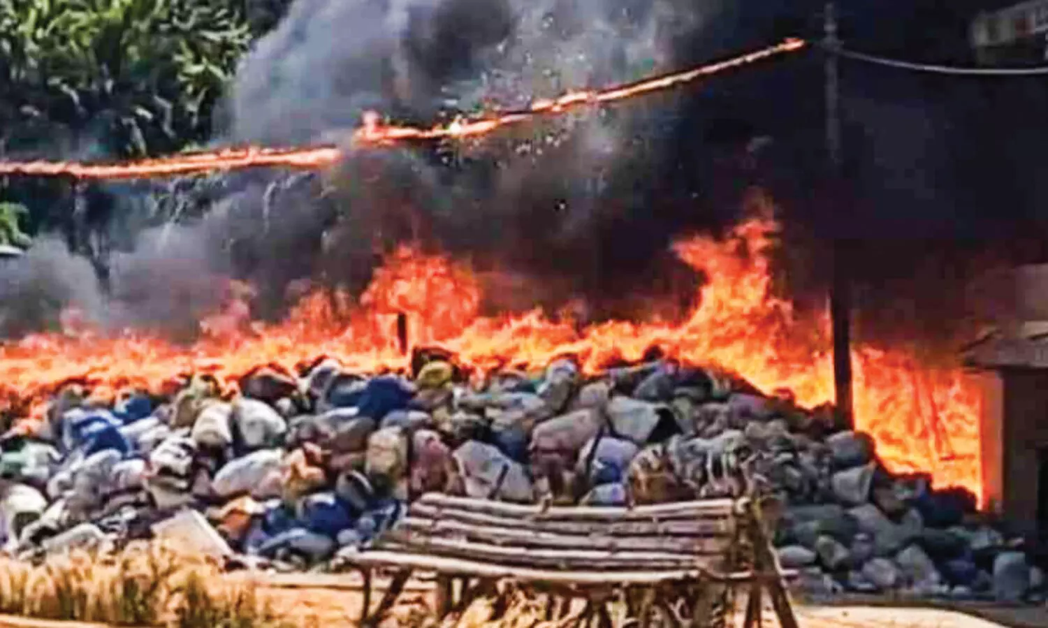 മേ​ലാ​റ്റൂ​രി​ലെ എം.​സി.​എ​ഫി​ൽ വ​ൻ തീ​പി​ടി​ത്തം