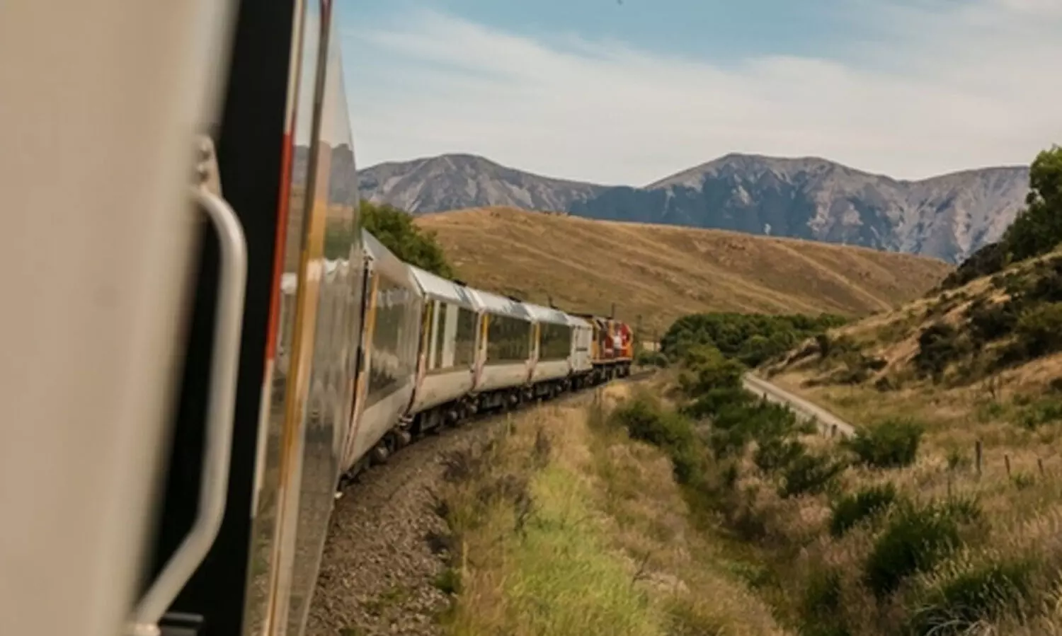 പാകിസ്താനിൽ ട്രെയിനിൽ ​ഭീകരരുടെ വെടിവെപ്പ്; 500 യാത്രക്കാരെ ബന്ദികളാക്കി