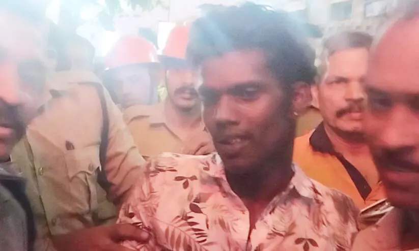 ഇരിട്ടി ടൗണിൽ യുവാവിന്റെ പരാക്രമം; സ്ത്രീകളെ ഉൾപ്പെടെ ആക്രമിച്ചു