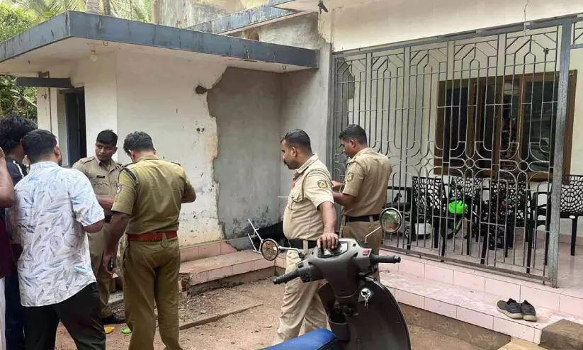 മുഴപ്പിലങ്ങാട് എസ്.ഡി.പി.ഐ പ്രവർത്തകന്റെ വീടിനുനേരെ ബോംബേറ്