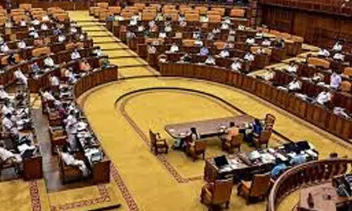 കുമിഞ്ഞുകൂടി ക്ഷേമനിധി പെൻഷൻ കുടിശ്ശിക; സഭയിൽ പ്രതിപക്ഷ വാക്കൗട്ട്​