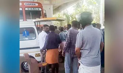 ഉ​യ​രപ്പാത നിർമാണത്തിൽ വലഞ്ഞ് ജനം; ദേശീയപാതയിൽ അപകടത്തിൽപ്പെട്ടയാളെ ആശുപത്രിയിലെത്തിക്കാൻ ആംബുലൻസ് പുറത്തിറക്കാനാകാതെ വലഞ്ഞു