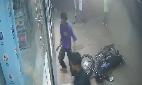 യുവാക്കളുടെ സംഘം മെഡിക്കൽ സ്റ്റോർ ആക്രമിച്ചു