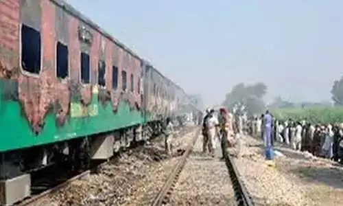 പാകിസ്താനിൽ തട്ടിയെടുത്ത ട്രെയിനിലെ 182 യാത്രക്കാരെ ബന്ദികളാക്കി; മോചിപ്പിക്കാൻ ശ്രമിച്ചാൽ  വധിക്കുമെന്ന് ബി.എൽ.എ ഭീഷണി