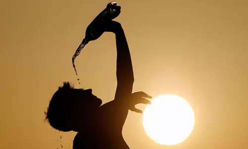 മൂന്നുപേർക്ക് സൂര്യാതപമേറ്റു; 11 മുതൽ മൂന്നു വരെയുള്ള സമയത്ത് സമ്മേളനങ്ങൾ ഒഴിവാക്കണമെന്ന് നിർദേശം