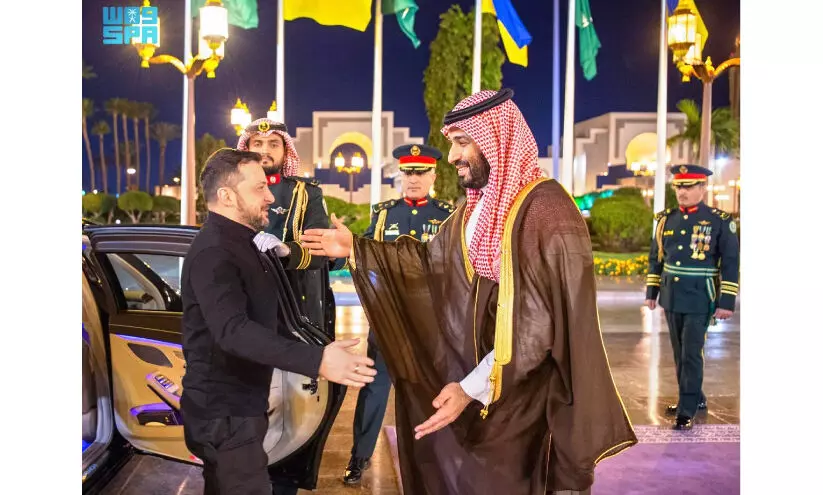 സെ​ല​ൻ​സ്കി​യെ സ്വീ​ക​രി​ച്ച്​ സൗ​ദി കി​രീ​ടാ​വ​കാ​ശി