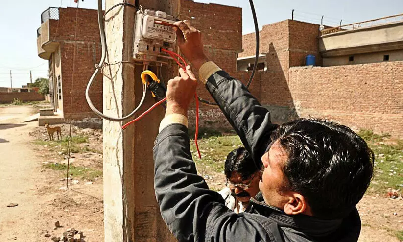 അ​ന​ധി​കൃ​ത​മാ​യി വൈ​ദ്യു​തി ഉ​പ​യോ​ഗം; ക​ച്ച​വ​ട​ക്കാ​ര​നെ മൂ​ന്നു മാ​സ​ത്തെ ത​ട​വി​ന് ശി​ക്ഷി​ച്ച് കോ​ട​തി