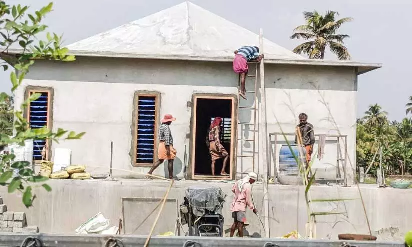 കുട്ടനാട്ടിലെ ആദ്യ ​ഫ്ലോട്ടിങ് വീട്​ ഉയരുന്നു