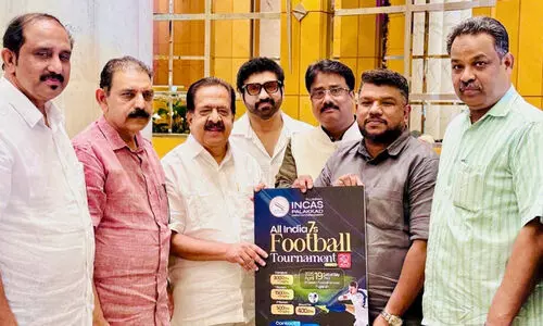 സെ​വ​ൻ​സ് ഫു​ട്‌​ബാ​ൾ ടൂ​ർ​ണ​മെ​ന്റ്​ ബ്രോ​ഷ​ർ പ്ര​കാ​ശ​നം