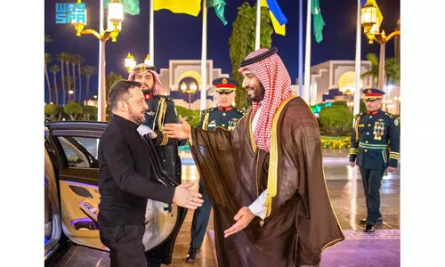 സെ​ല​ൻ​സ്കി​യെ സ്വീ​ക​രി​ച്ച്​ സൗ​ദി കി​രീ​ടാ​വ​കാ​ശി