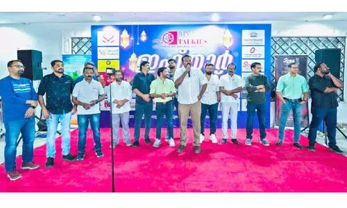 ഇ​ഫ്​​താ​ർ സ്നേ​ഹ​വി​രു​ന്നൊ​രു​ക്കി റി​യാ​ദ് ടാ​ക്കീ​സ്