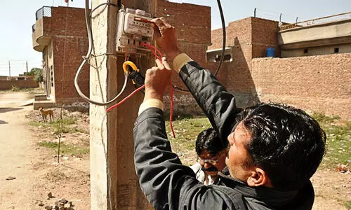 അ​ന​ധി​കൃ​ത​മാ​യി വൈ​ദ്യു​തി ഉ​പ​യോ​ഗം; ക​ച്ച​വ​ട​ക്കാ​ര​നെ മൂ​ന്നു മാ​സ​ത്തെ ത​ട​വി​ന് ശി​ക്ഷി​ച്ച് കോ​ട​തി