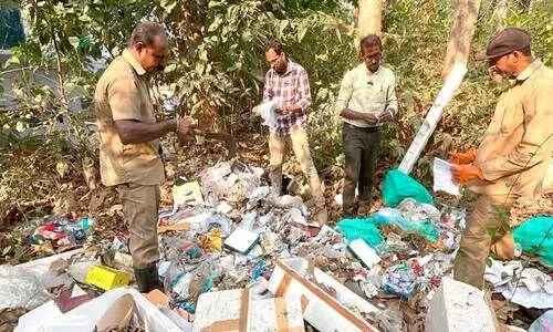 മാലിന്യം തള്ളിയ വ്യക്തിക്കും നാല് സ്ഥാപനങ്ങൾക്കും പിഴ ചുമത്തി