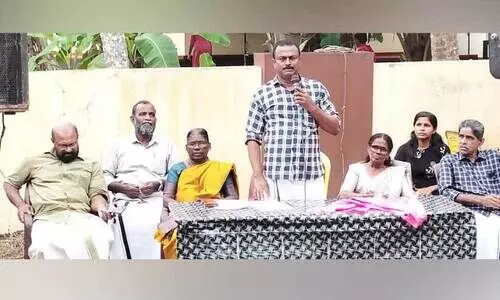 വെള്ളപ്പൊക്കദുരിതത്തിന് ആശ്വാസം; ഉദയനാപുരത്ത് ആറ്റുതീര ബണ്ട് നിർമാണത്തിന് തുടക്കം വെള്ളപ്പൊക്കദുരിതത്തിന് ആശ്വാസം; ഉദയനാപുരത്ത് ആറ്റുതീര ബണ്ട് നിർമാണത്തിന് തുടക്കം