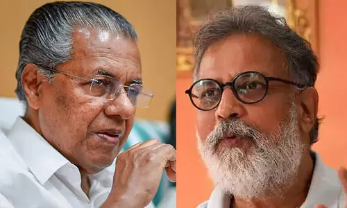 ഗാന്ധിജിയെ വധിച്ചവരുടെ മാനസികാവസ്ഥ തന്നെയാണിത്, മൗനം പാലിച്ചുകൂടാ..!; തുഷാർ ഗാന്ധിക്കെതിരായ അതിക്രമത്തിൽ സംഘപരിവാറിനെതിരെ മുഖ്യമന്ത്രി