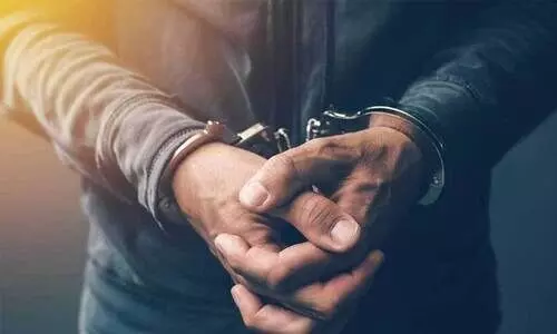 വെ​ള്ളി ആ​ഭ​ര​ണ​ങ്ങ​ള്‍ മോ​ഷ്ടി​ച്ച​യാ​ള്‍ അ​റ​സ്റ്റി​ല്‍