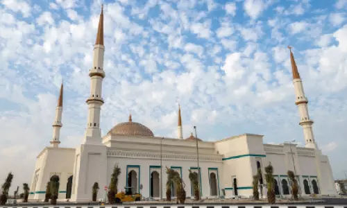 പ​ള്ളി അ​ധി​കൃ​ത​രു​മാ​യി ബ​ന്ധ​പ്പെ​ടു​ന്ന​തി​നാ​യി വാട്സ്ആപ് ന​മ്പ​ർ