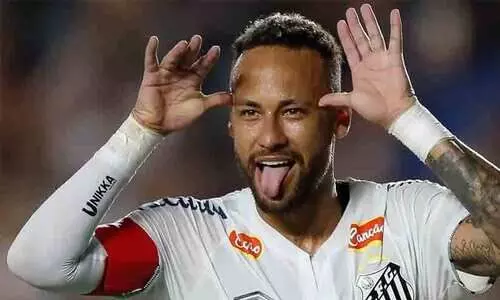 നെയ്മർ ഇവിടെ വളരെ സന്തോഷവാനാണ്! ബാഴ്സലോണയിലേക്ക് നെയ്മർ തിരിച്ചെത്താനുള്ള സാധ്യതകൾ മങ്ങുന്നു