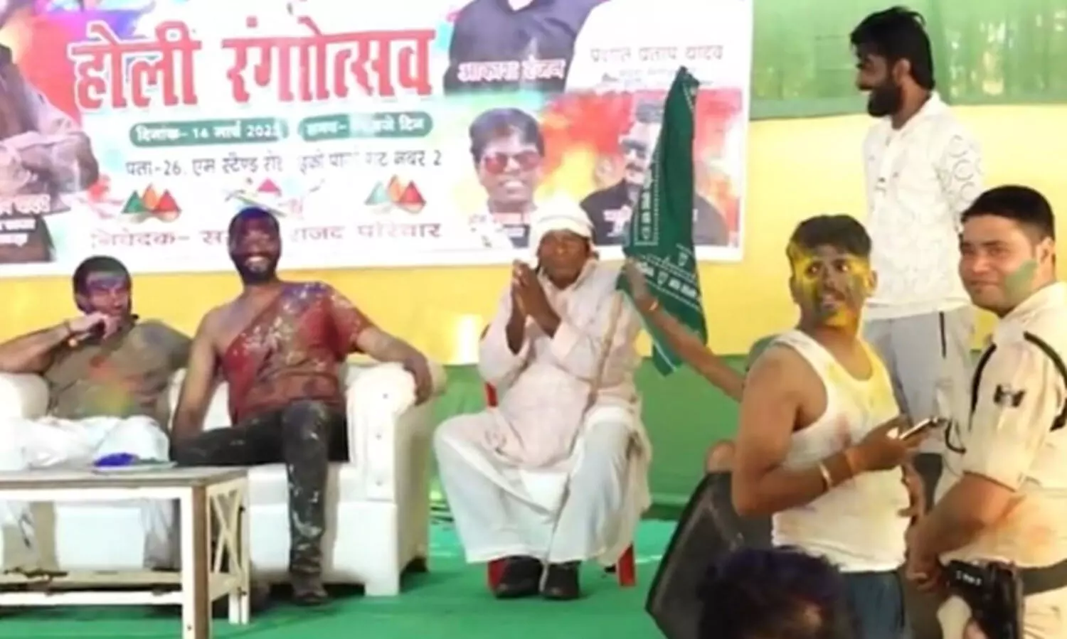 നൃത്തം ചെയ്തില്ലെങ്കിൽ സസ്പെൻഡ് ചെയ്യും; പോലീസുകാരനോടാവശ്യപ്പെട്ട് ആർ ജെ ഡി നേതാവ്; വിമർശനവുമായി ബി ജെ പി