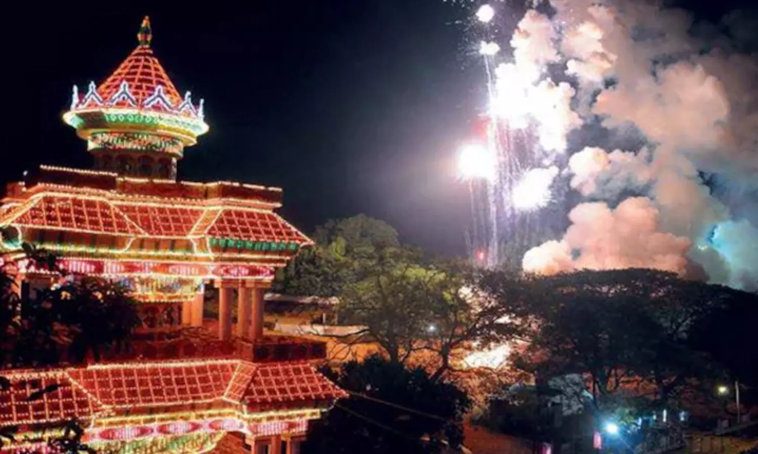 കൊല്ലം പൂരം: വെടിക്കെട്ടിന് അനുമതിയില്ല