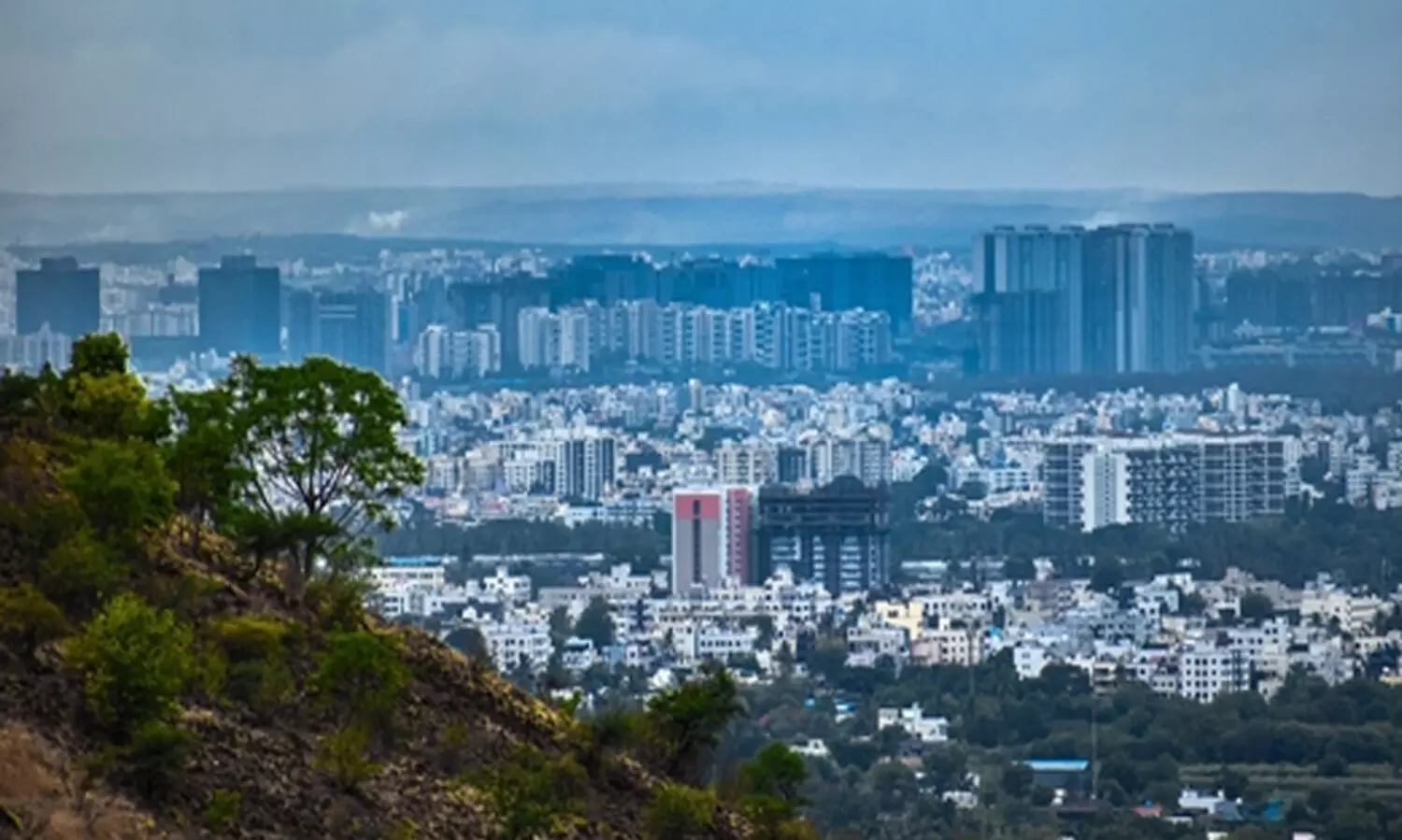 യൂടൂബറുടെ വീടിനുനേരെ സ്ഫോടകവസ്തു എറിഞ്ഞ് ആക്രമണം; ഉത്തരവാദിത്തം ഏറ്റെടുത്ത് പാക് ഗുണ്ടാസംഘം