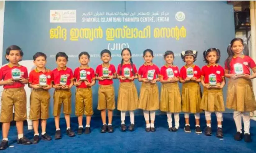 അൽ ഫിത്റ വിദ്യാർഥികളെയും മാതാക്കളെയും ആദരിച്ചു അൽ ഫിത്റ വിദ്യാർഥികളെയും മാതാക്കളെയും ആദരിച്ചു