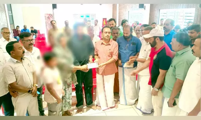 ഖസീം പ്രവാസി സംഘം മുഹമ്മദ് റാഫിയുടെ കുടുംബസഹായ ഫണ്ട് കൈമാറി ഖസീം പ്രവാസി സംഘം മുഹമ്മദ് റാഫിയുടെ കുടുംബസഹായ ഫണ്ട് കൈമാറി