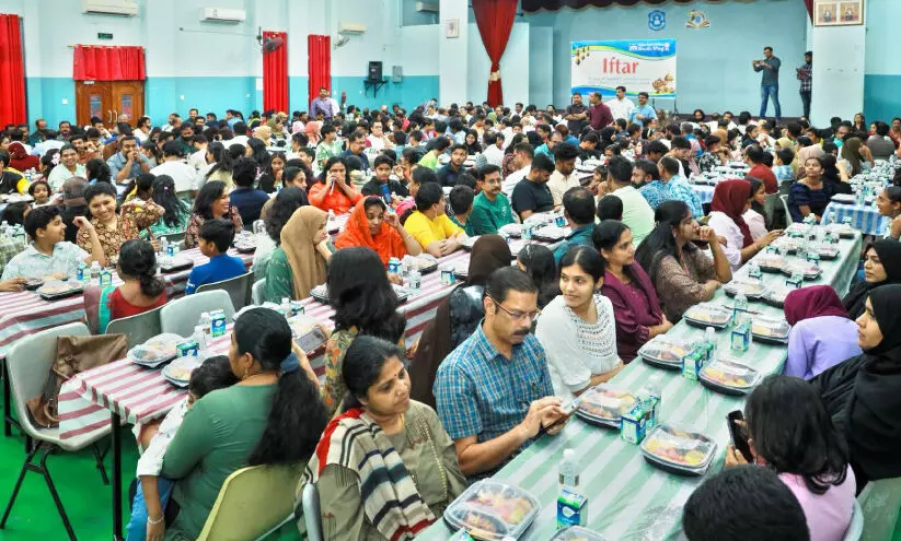 ഒ​ത്തൊ​രു​മ​യു​ടെ വേ​ദി​യാ​യി കേ​ര​ള​വി​ങ് ഇ​ഫ്താ​ർ സം​ഗ​മം