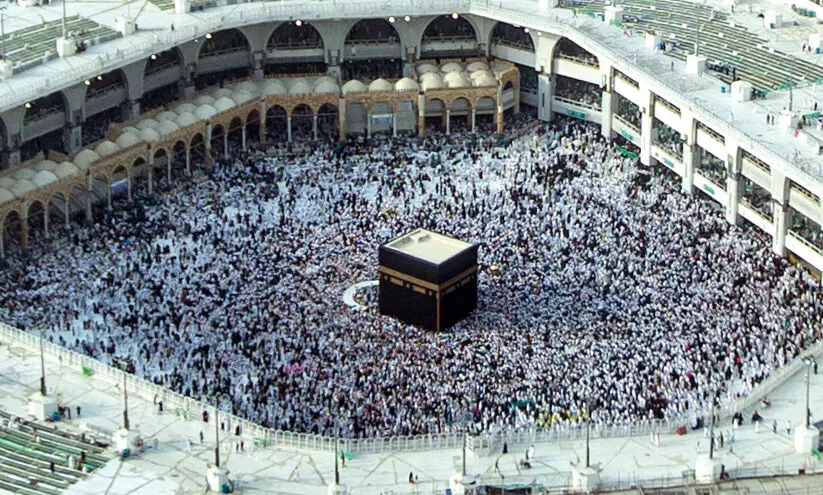 മക്ക ഹറം സുരക്ഷ; 200ലധികം സ്മാർട്ട് വാൾ സ്ക്രീനുകൾ മക്ക ഹറം സുരക്ഷ; 200ലധികം സ്മാർട്ട് വാൾ സ്ക്രീനുകൾ