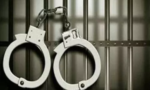 മോഷണം; രണ്ടുപേർ പിടിയിൽ മോഷണം; രണ്ടുപേർ പിടിയിൽ