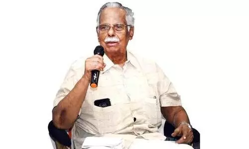 ടി. പത്മനാഭൻ: അടുത്തും അകന്നും