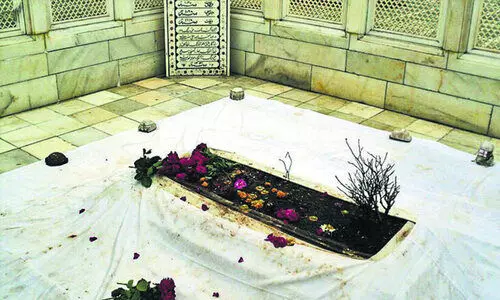 ഔറംഗസീബിന്റെ കുടീരം പൊളിക്കണമെന്ന് ഹിന്ദുത്വ സംഘടനകൾ