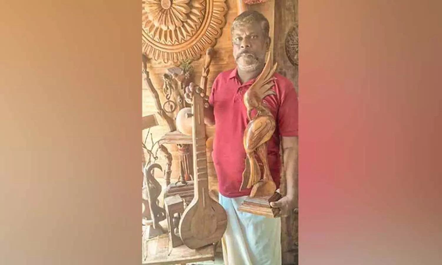 ഈ കൊല്ലംകാരന്റെ വീടുനിറയെ കരകൗശല വിസ്മയങ്ങളാണ്