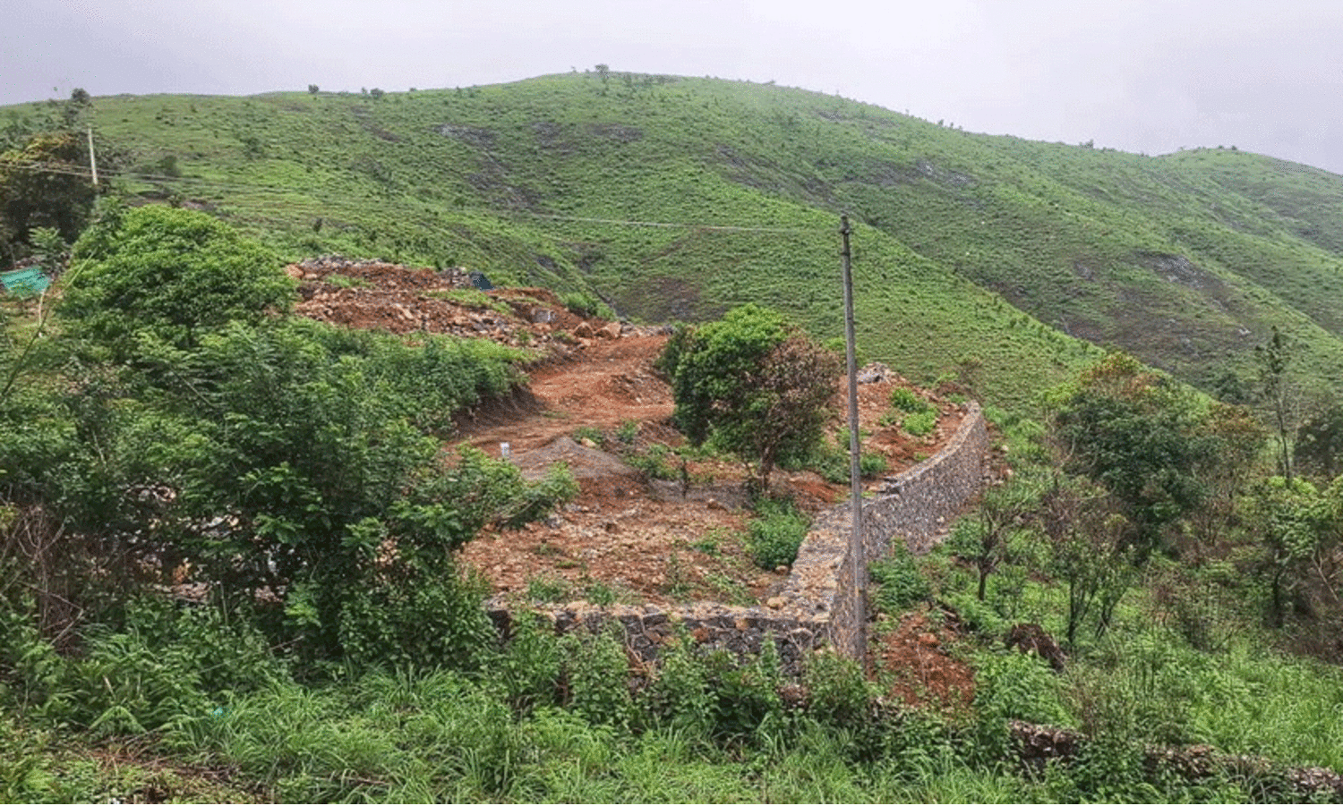 ചൊ​ക്ര​മു​ടി​യി​ൽ ന​ട​പ​ടി റി​പ്പോ​ർ​ട്ട്​ തേ​ടി ഹൈ​കോ​ട​തി