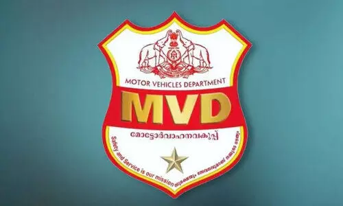 കരിമ്പട്ടികയുടെ മറവിൽ കൈമടക്ക്; വഴിയൊരുക്കി മോട്ടോർ വാഹനവകുപ്പ് കരിമ്പട്ടികയുടെ മറവിൽ കൈമടക്ക്; വഴിയൊരുക്കി മോട്ടോർ വാഹനവകുപ്പ്