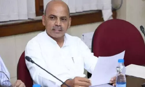 സ്വ​ത്ത് കൈ​ക്ക​ലാ​ക്കി മാ​താ​പി​താ​ക്ക​ളെ ആ​ശു​പ​ത്രി​യി​ൽ ഉ​പേ​ക്ഷി​ക്കു​ന്ന മ​ക്ക​ൾ​ക്കെ​തി​രെ ന​ട​പ​ടി -മ​ന്ത്രി