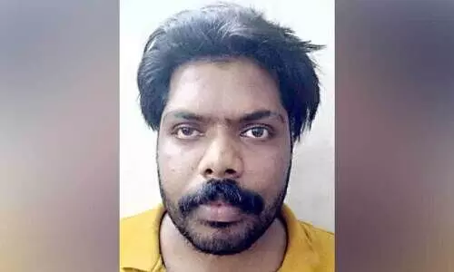 ക​ഞ്ചാ​വ് വി​ൽ​പ​ന​ക്കി​ട​യി​ൽ പ്രതിയെ ഓ​ടി​ച്ചി​ട്ട് പി​ടി​കൂ​ടി പൊ​ലീ​സ്