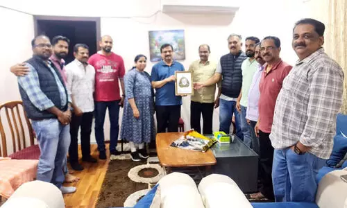 പ്ര​കാ​ശ് കോ​ശി​ക്ക് യാ​ത്ര​യ​യ​പ്പ് ന​ൽ​കി