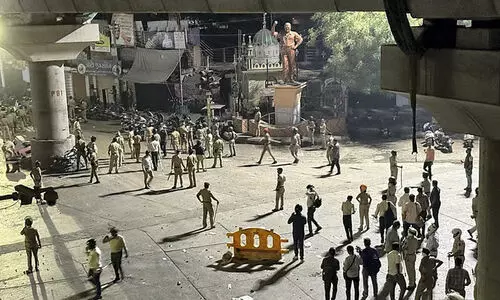 ഔറംഗസീബിന്റെ ശവകുടീരത്തെ ചൊല്ലി നാഗ്പൂരിൽ സംഘർഷം; നിരവധി വാഹനങ്ങൾക്ക് തീയിട്ടു, പൊലീസുകാര്‍ക്കുള്‍പ്പെടെ നിരവധി പേര്‍ക്ക് പരിക്കേറ്റു