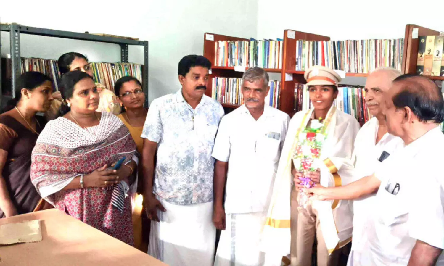 സ്വ​പ്ന​ത്തി​ലേ​ക്ക് വ​ള​രാ​ൻ ക​രു​ത്താ​യ വാ​യ​ന​ശാ​ല​യി​ലേ​ക്ക് അ​വ​ളെ​ത്തി, സ​ബ് ഇ​ൻ​സ്പെ​ക്ട​റാ​യി