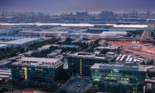 ഫ്രീ​സോ​ൺ ബി​സി​ന​സു​ക​ൾ​ക്ക്​ മ​റ്റി​ട​ങ്ങ​ളി​ലേ​ക്ക്​ വി​ക​സി​പ്പി​ക്കാം