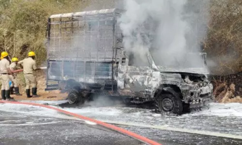 പി​ക്-​അ​പ് വാ​ൻ തീ​പി​ടി​ച്ച് ന​ശി​ച്ചു