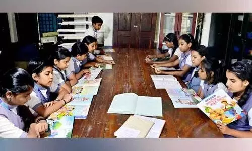 ഇ​നി തോ​ഡ, തോ​ഡ അ​ല്ല; ബഡാ, ബ​ഡാ ഹി​ന്ദി; ഹി​ന്ദി വാ​യ​ന​ശാ​ല​യൊ​രു​ക്കി കാസർകോട്ടൊരു ഗവ. സ്കൂൾ