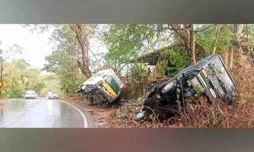 ഓ​ട്ടോ​റി​ക്ഷ​യും ടെ​മ്പോ​ വാ​നും കൂ​ട്ടി​യി​ടി​ച്ച് അ​ഞ്ചു​പേ​ർ​ക്ക് പ​രി​ക്ക്; പ​രി​ക്കേ​റ്റ​വ​രി​ൽ ഒ​രു കു​ടു​ംബ​ത്തി​ലെ നാ​ല് പേ​രും