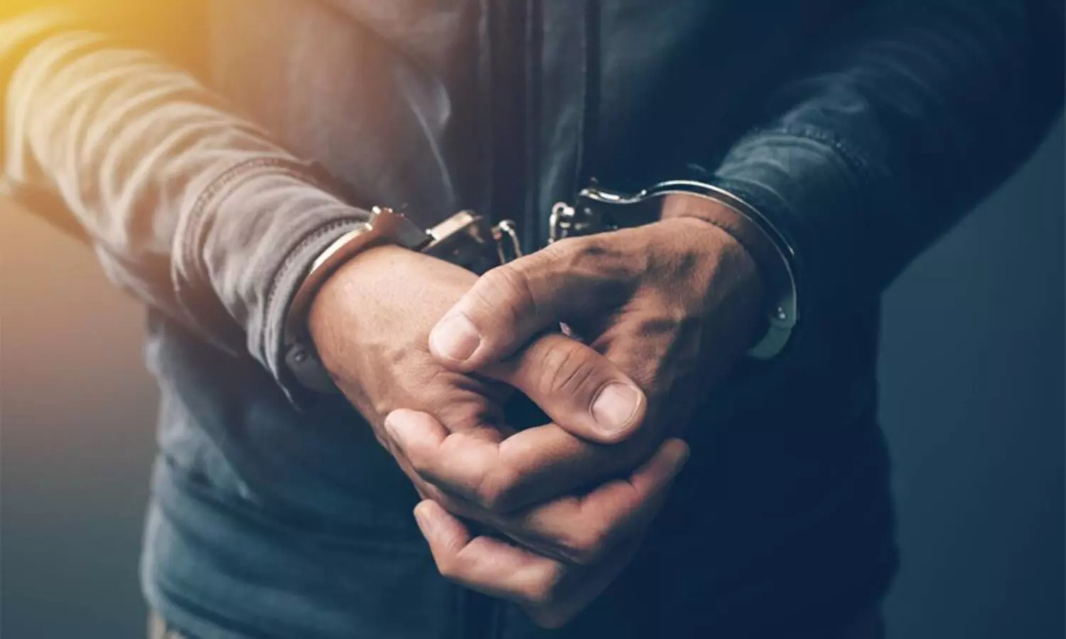 100 കിലോ ചന്ദനത്തടികളുമായി രണ്ടുപേർ പിടിയിൽ