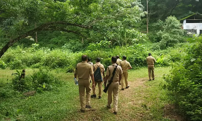വനംവകുപ്പ്​ ഉദ്യോഗസ്ഥർ വീട്​ നശിപ്പിച്ചെന്ന്​ കർഷകന്‍റെ പരാതി
